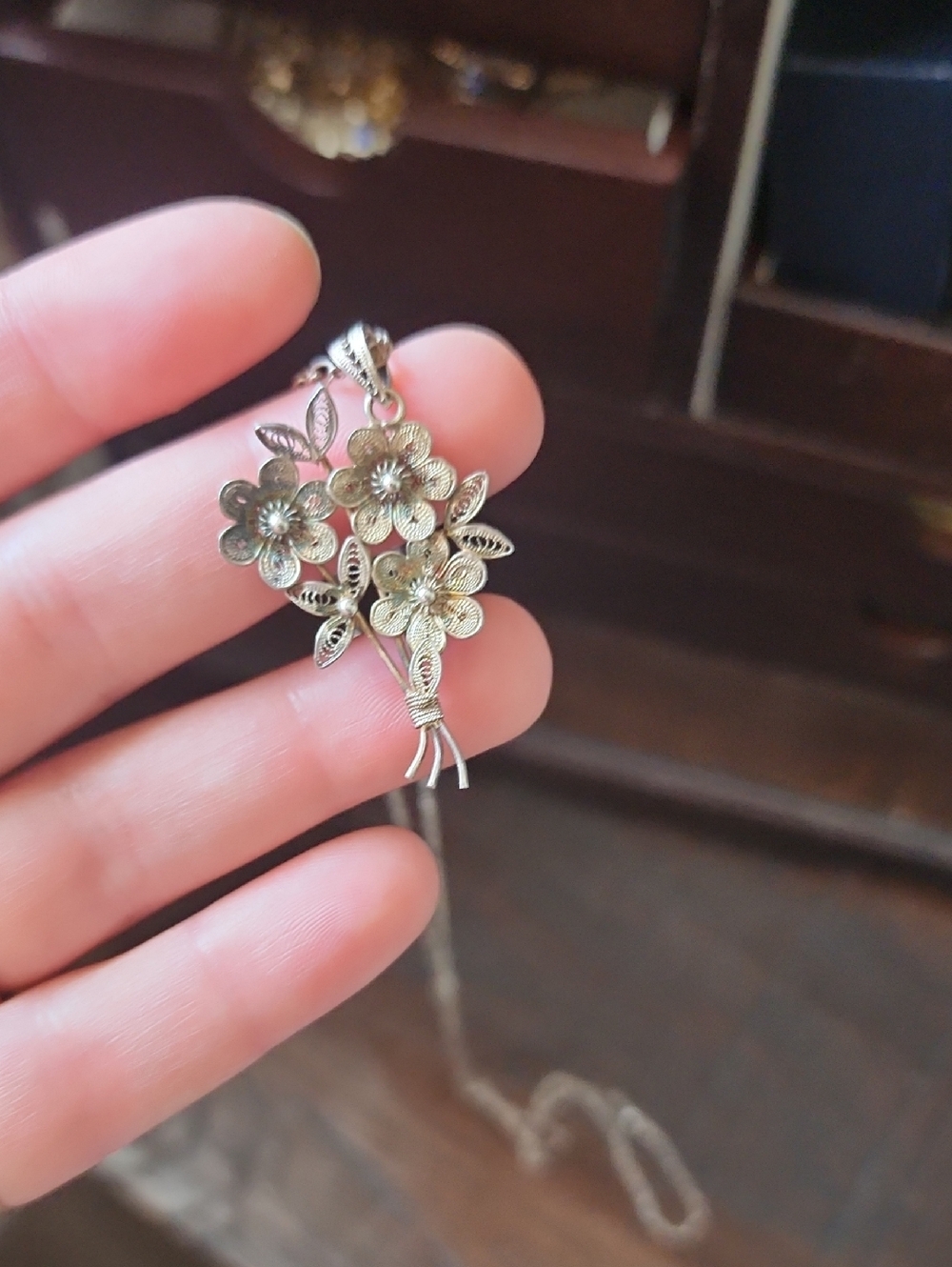 Delicate Vintage 925 Floral Bouquet Pendant Necklace in Silver